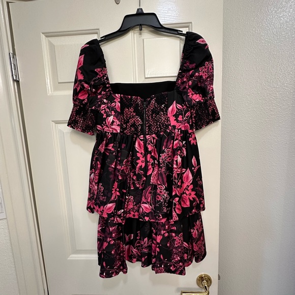 Alice + Olivia Emmalou Tiered Dress - Picture 4 of 4